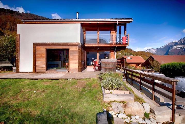 Gîte pour 16 personnes, avec jardin et jacuzzi ainsi que terrasse et sauna à Sallanches