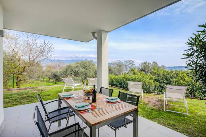 Ferienwohnung für 4 Personen, mit Pool und Seeblick in Toscolano-Maderno