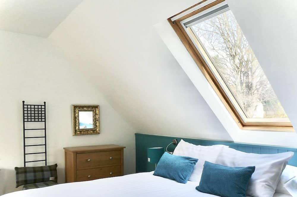Romantic Rolltop bath & cosy woodburning-stove - Baltinna West Lodge, Newtonmore. in Newtonmore, Highlands