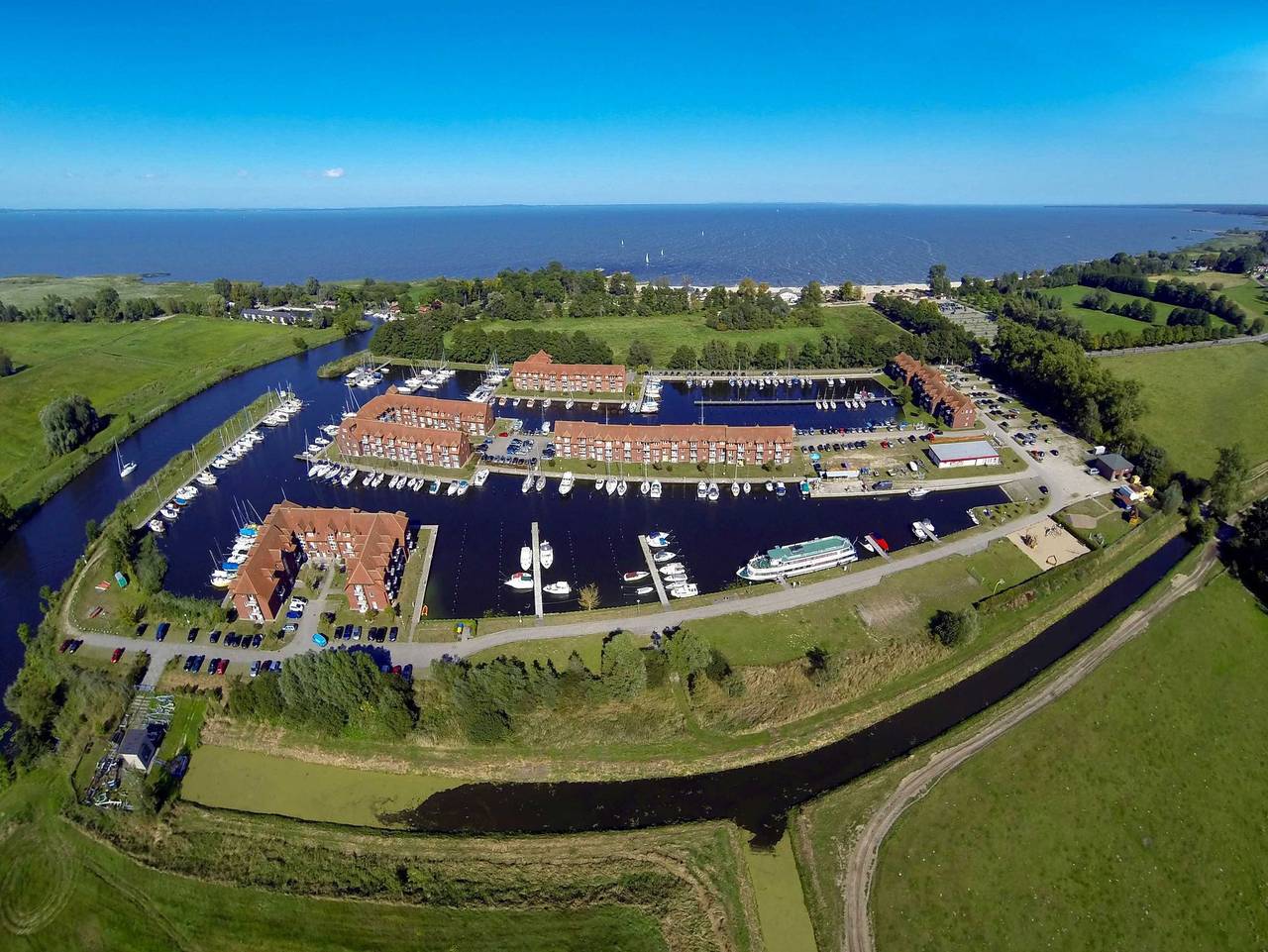 Ganze Ferienwohnung, Schöne Ferienwohnung an der Ostsee mit Blick auf Yachthafen - Ferienwohnung in Lagunenstadt in Ueckermünde, Vorpommern Greifswald