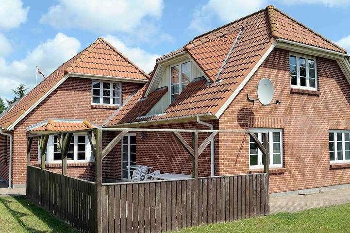 Ferienhaus für 14 Personen, mit Terrasse, mit Haustier in Ho