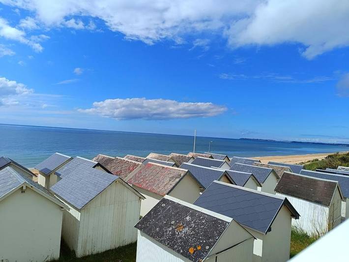 Gîte pour 4 personnes, avec vue et terrasse à Carolles