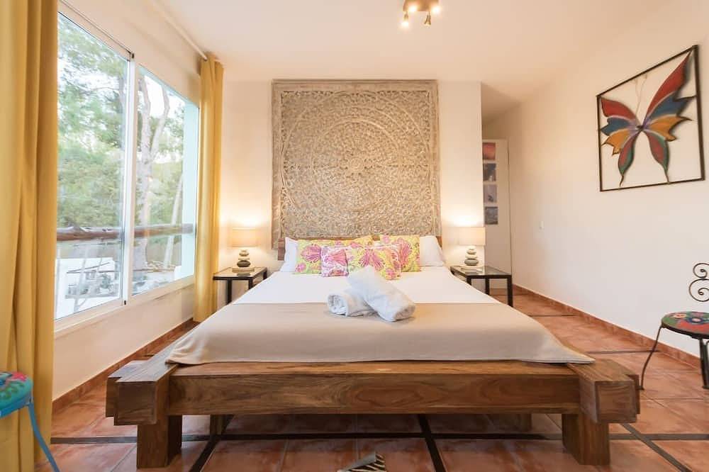 Classic Villa for 12- Pool, Bbq, big outdoor area in Cala d'Hort, Sant Josep de sa Talaia