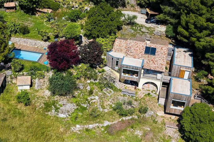 Location de vacances pour 10 personnes à Nébian