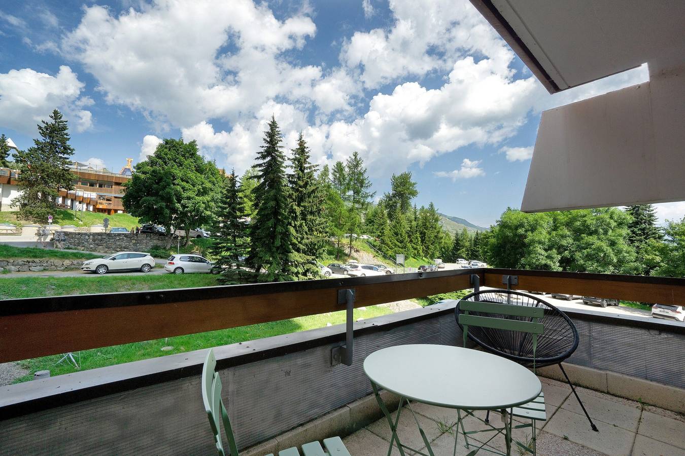 Apartamento entero, Apartamento 'Au Pied Des Pistes Le Corbier 73' con vistas a la montaña, terraza privada y Wi-Fi in Le Corbier, Villarembert