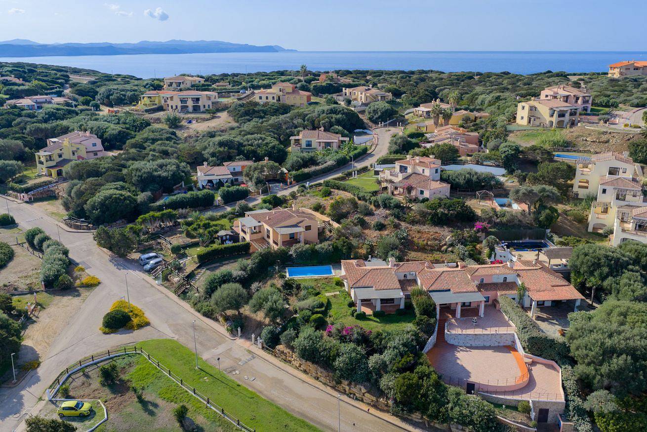 Sea Villas Villa 6 posti letto con A.C, piscina comune, a 3 km dal mare e a 10 min. da "La Pelosa" in Punta De Su Turrione, Stintino