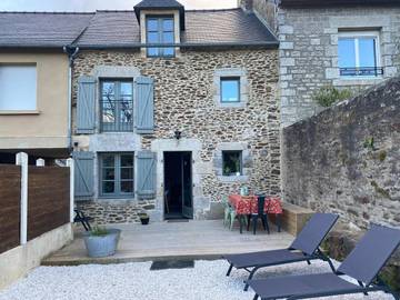 Gîte pour 4 personnes, avec vue ainsi que terrasse et jardin à Tréméreuc