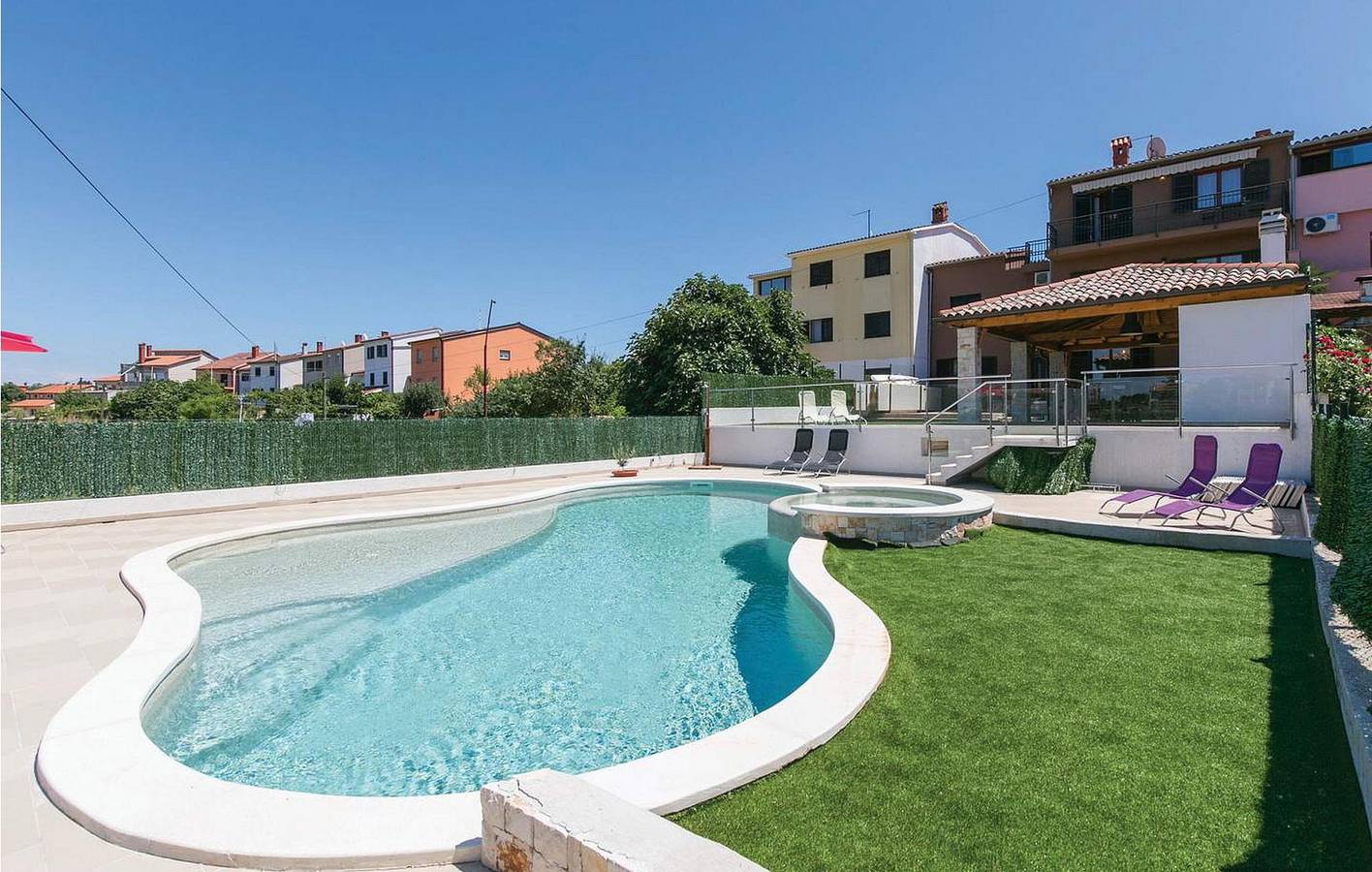 Ferienhaus für 12 Personen mit Terrasse in Valbandon, Fazana
