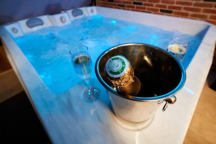 Location de vacances pour 2 personnes, avec Jacuzzi ainsi que Terrasse et Jardin à Le Hanouard