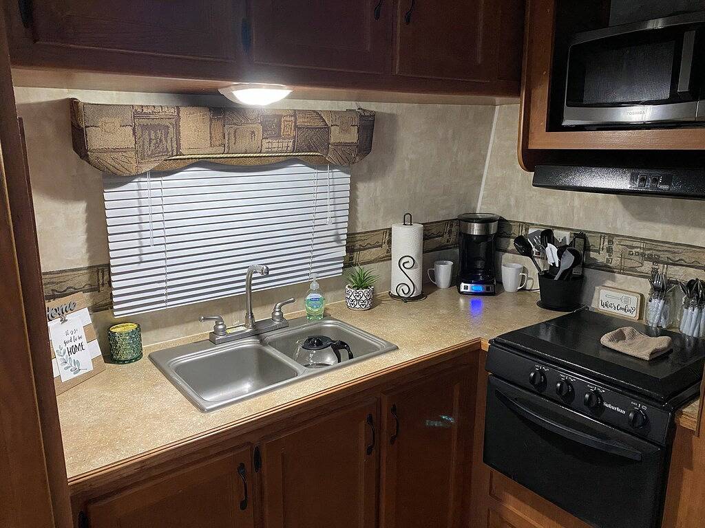 Brand New 2025 Rv on a Private Canal Lot and close to Beach in Crystal Beach, Galveston County