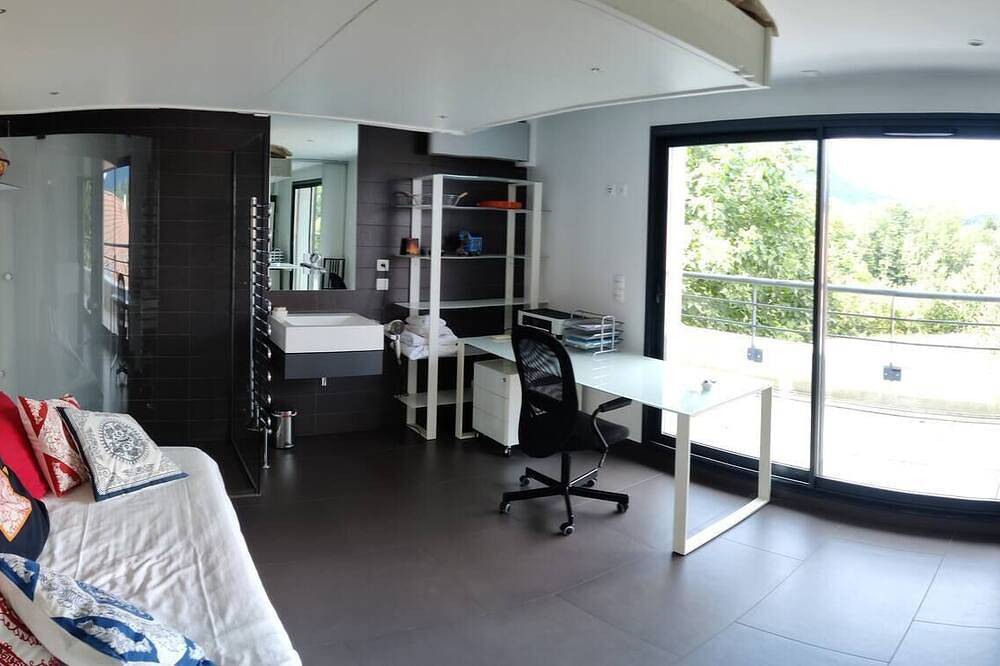 Modern Duplex (home office, laptop friendly) in Cessy, Gex