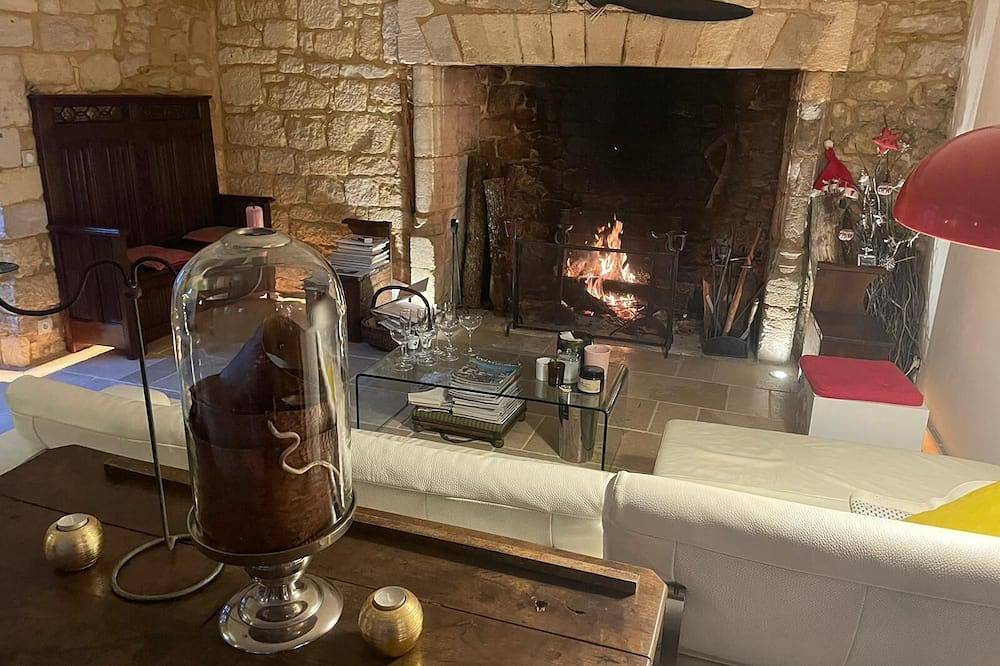 Beautiful historic Xivth and modern residence in Domme, Périgord Noir