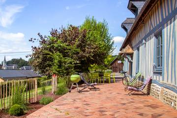 Gîte pour 12 personnes, avec terrasse et jardin à Clères
