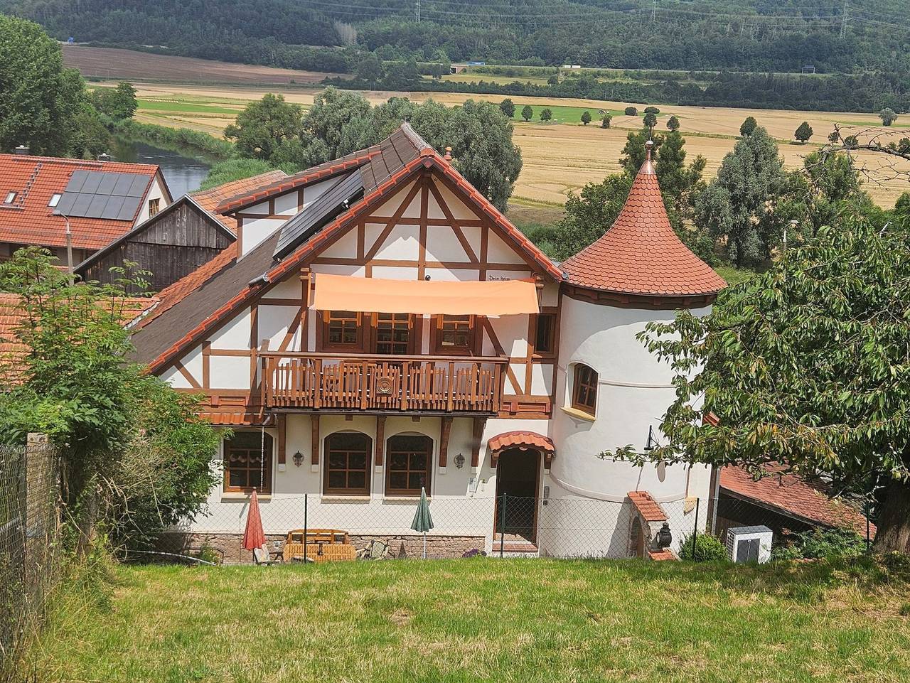 Ganze Ferienwohnung, Ferienwohnungen Zur alten Scheune Göringen - Fw 1 -100qm mit 1Wohn-/Schlafzimmer, 1 Schlafzimmer, Wohnküche, Du/Wc, Terrasse - max. 4 Personen in Wartburg, Eisenach