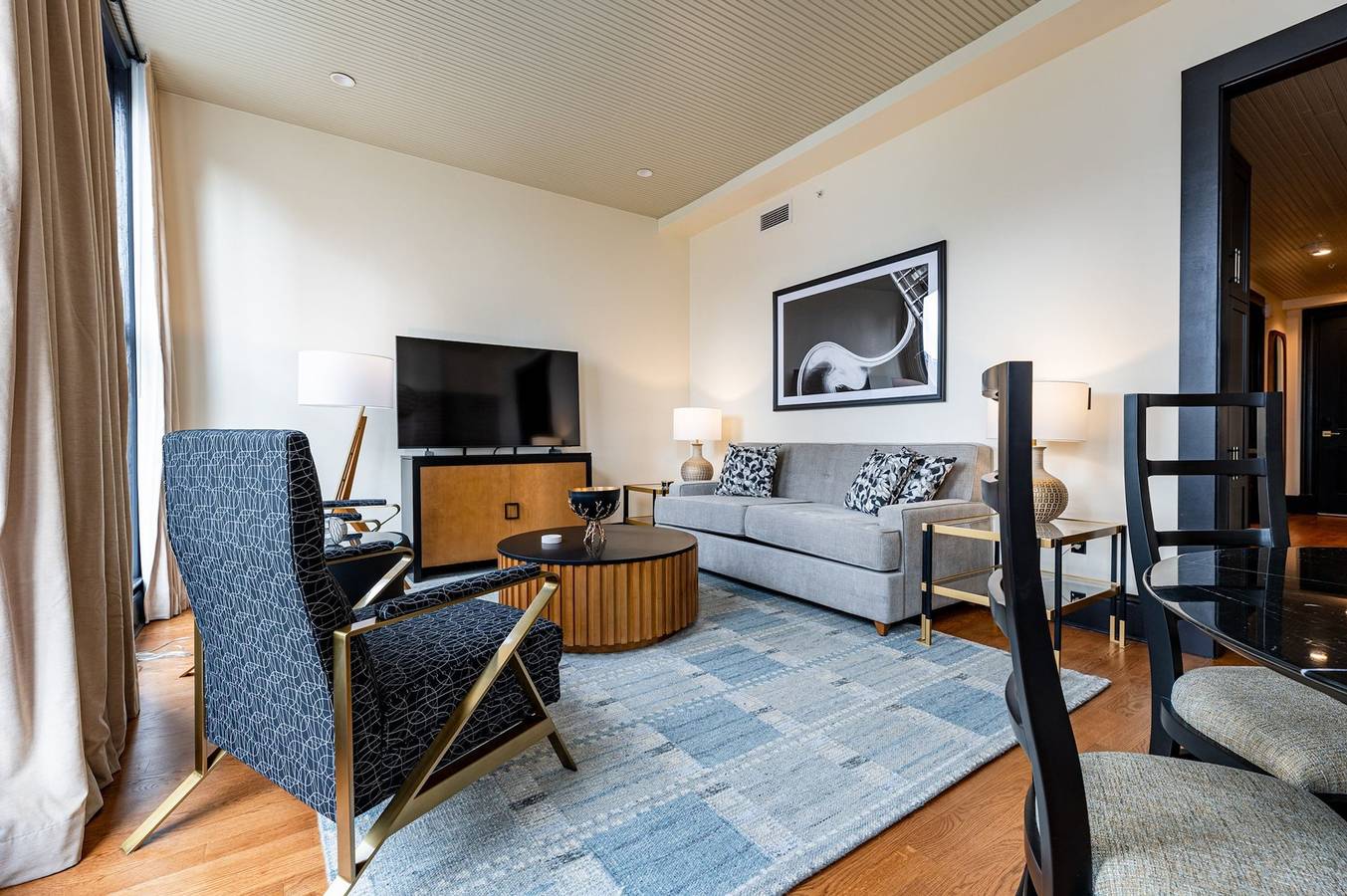 Apartamento entero, 2Br Floor-to-Ceiling Canal Street Views | The Mayfair in Storyville (New Orleans), New Orleans