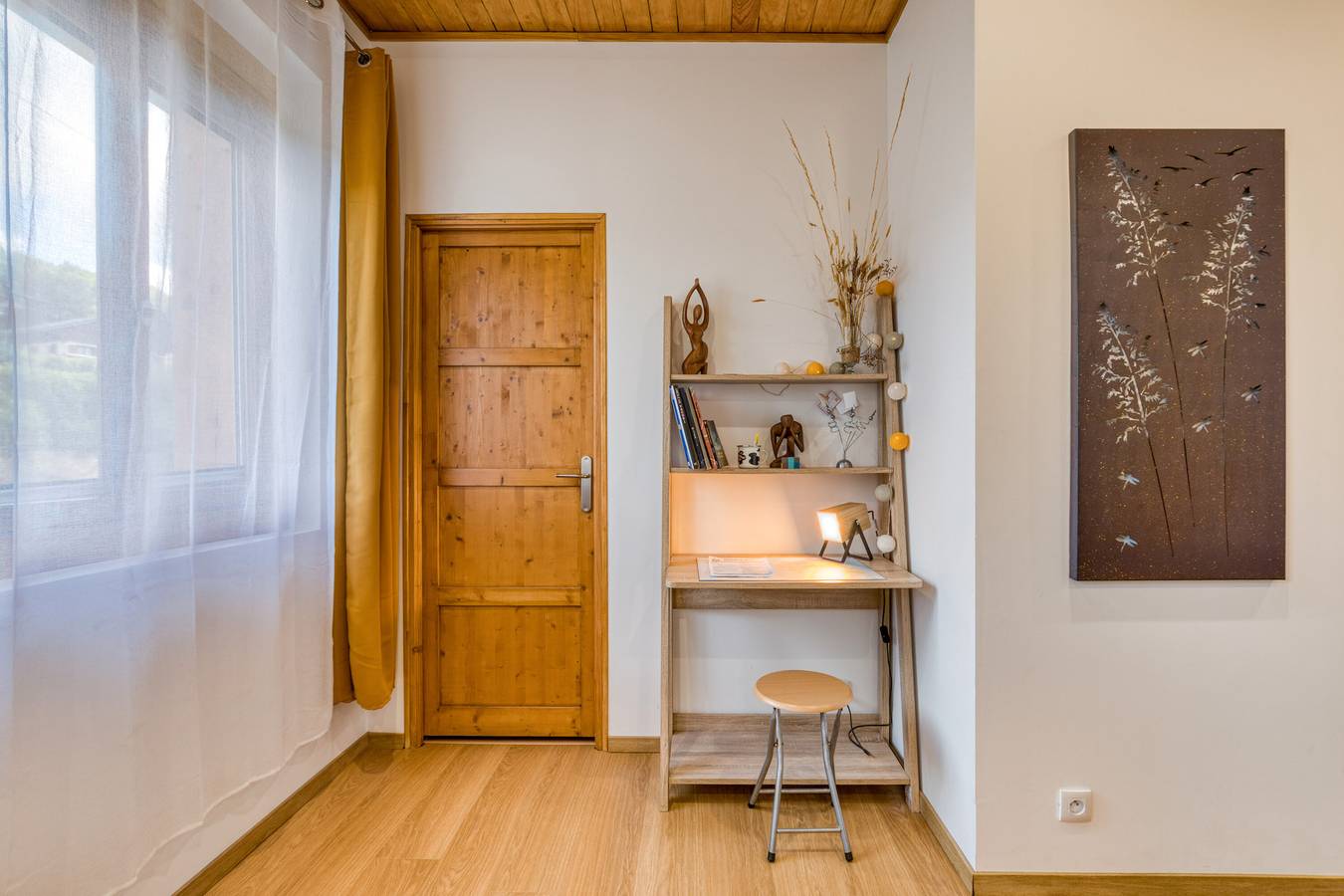 Apartamento entero, Casa de huéspedes 'Les Tables Aux Vaches' con terraza privada, Wi-Fi y aire acondicionado in La Salvetat-sur-Agout, Region de Béziers