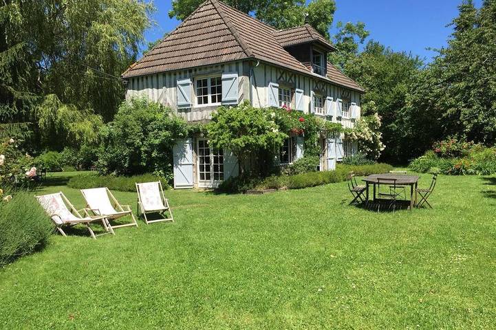 Location de vacances pour 12 personnes, avec jardin à Glanville