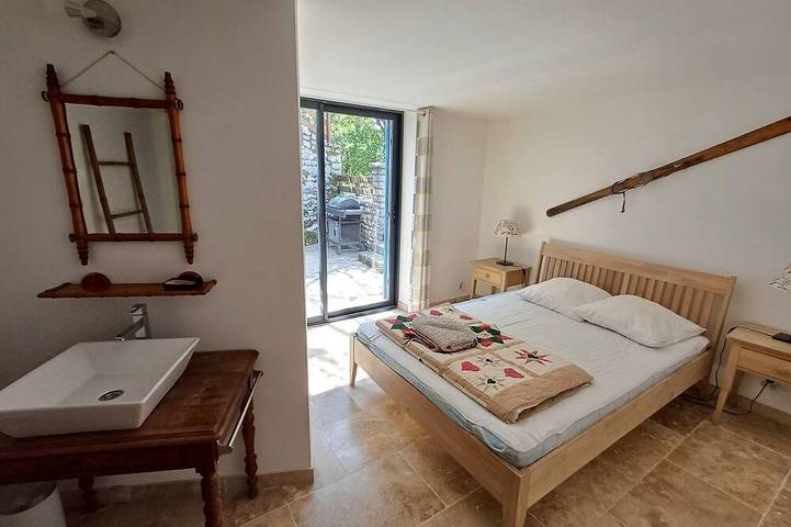 Location de vacances pour 8 personnes, avec terrasse ainsi que jacuzzi et sauna, animaux acceptés à Hures-la-Parade - 2