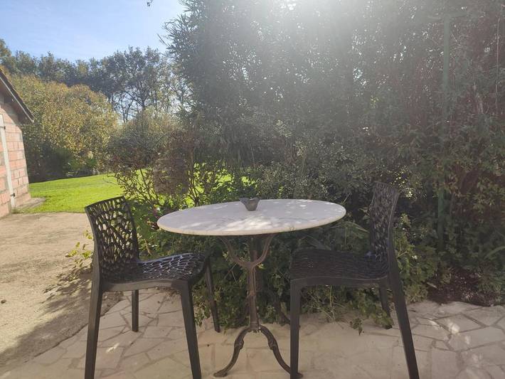 Location de vacances pour 2 personnes, avec Terrasse et Jardin à Ambarès-et-Lagrave