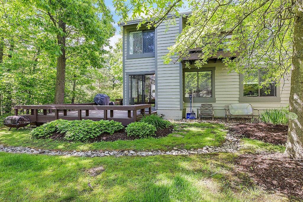 Charming Getaway Hidden Valley 4Br+3Bath Hot Tub in Hidden Valley, Pennsylvania