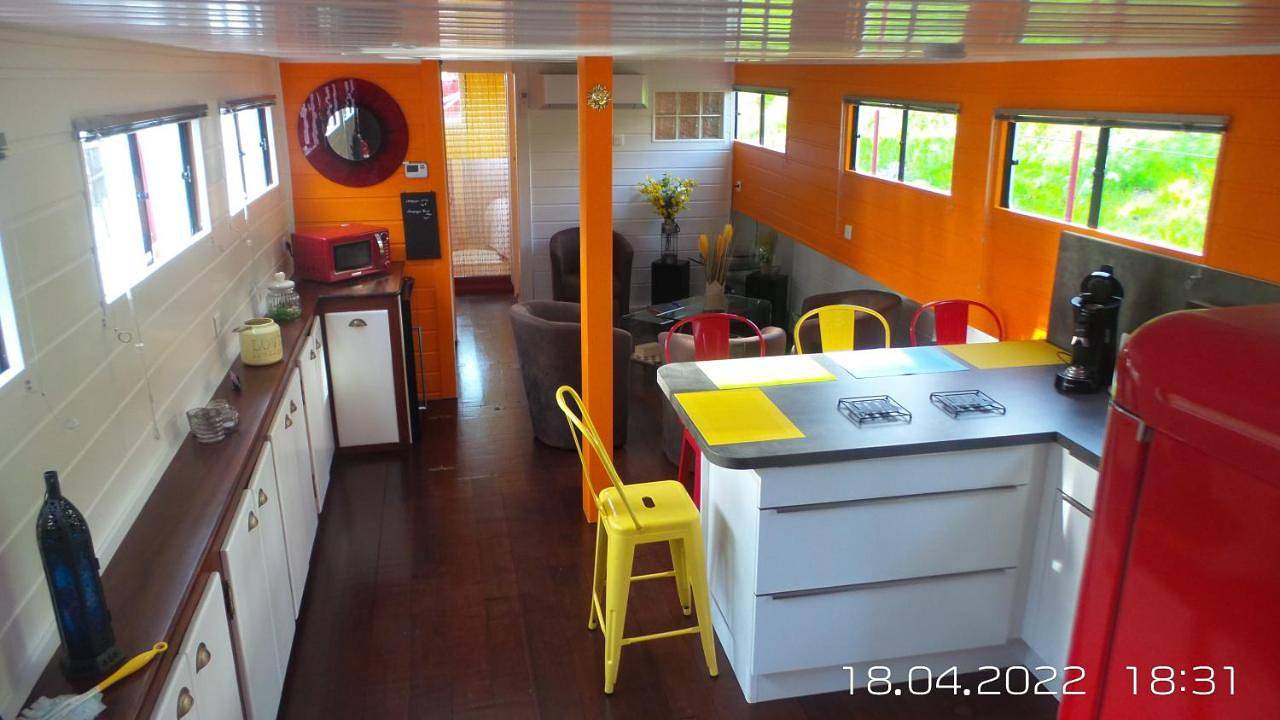 Family Cabin on Boat in Chagny, Région de Chalon-sur-Saône