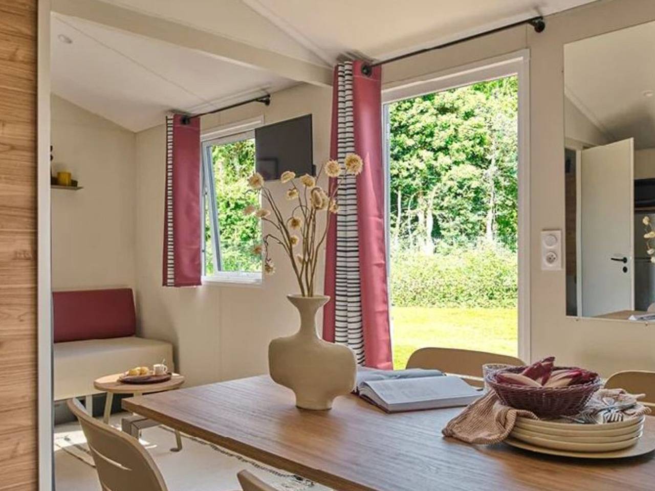 Mobil-home 6 pers avec terrasse - Nouvel style!  in Concourson-sur-Layon, Vallée de la Loire