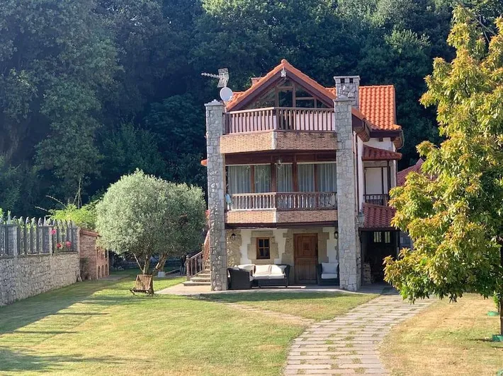 Casa de vacaciones para 7 personas, con jardín además de vistas y balcón - 1