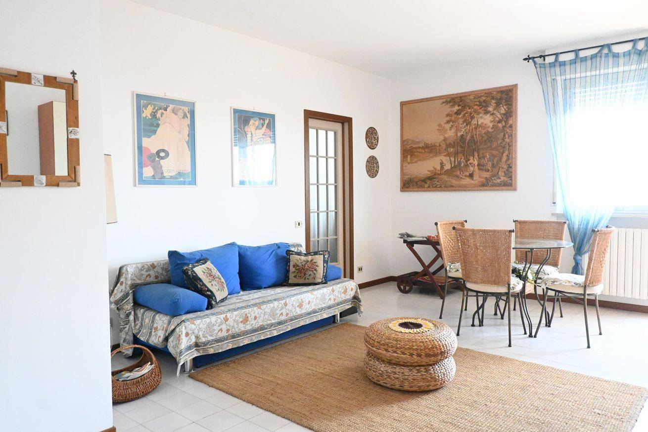 Geheel appartement, P069 – Porto Recanati, Comfortable Three-Room Apartment with Sea View in Porto Recanati, Adriatische kust Marken