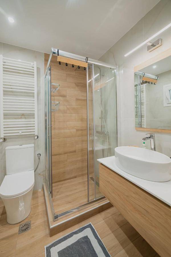 Gîte pour 4 personnes, avec balcon à Serrès - 2