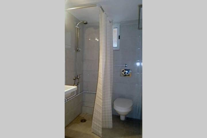 Gîte pour 3 personnes, avec balcon ainsi que vue sur le lac et vue à Koróni - 3