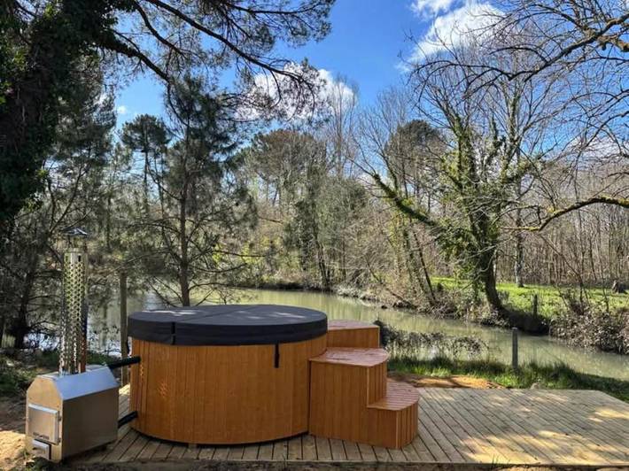 Location de vacances pour 3 personnes, avec Terrasse et Jardin ainsi que Piscine et Sauna à Montendre - 2