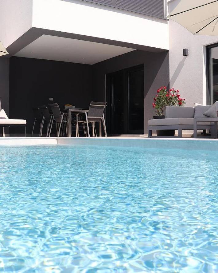 Villa per 8 persone, con Balcone e Terrazza nonché Giardino e Piscina a Olmi