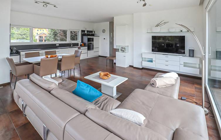 Ganze Ferienwohnung, Gemütliche 2-Zimmer-Wohnung in der Nähe des Wörthersees mit Parkplatz und WLAN in Pörtschach am Wörthersee, Klagenfurt-Land