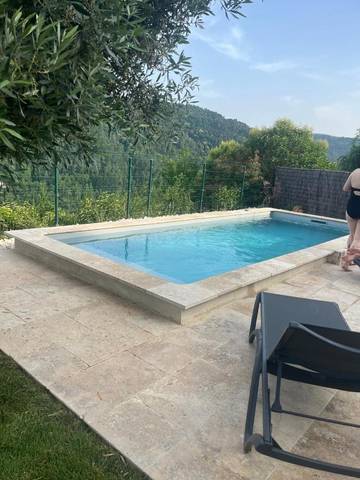 Gîte pour 6 personnes, avec vue ainsi que piscine et jardin à Les Ollières-sur-Eyrieux