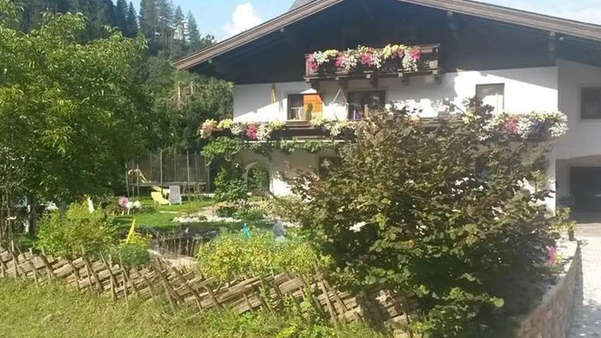 Ferienwohnung für 8 Personen, mit Whirlpool und Pool sowie Terrasse und Garten, mit Haustier in Saalbach-Hinterglemm-Leogang - 2