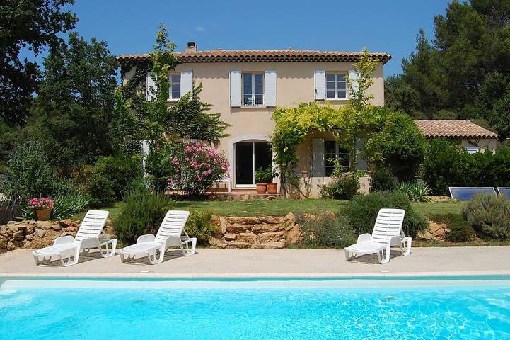 Maison de vacances pour 6 personnes, avec Balcon et Jacuzzi ainsi que Terrasse et Jardin à Rognes