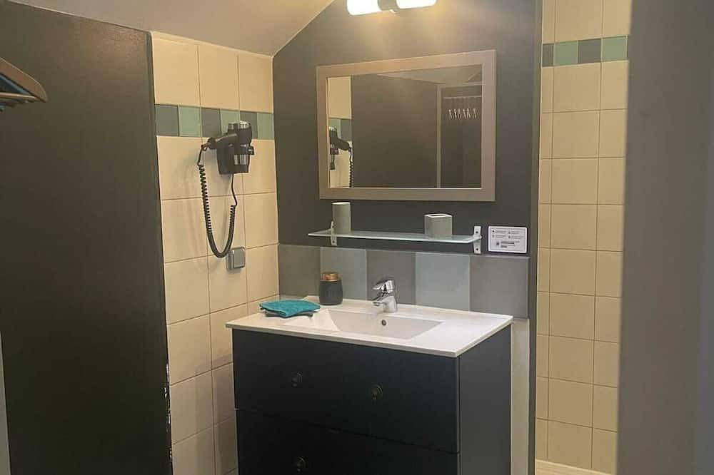 Entire apartment, Apartment 75, 5* furnished, Vienne view in Châtellerault, Vienne