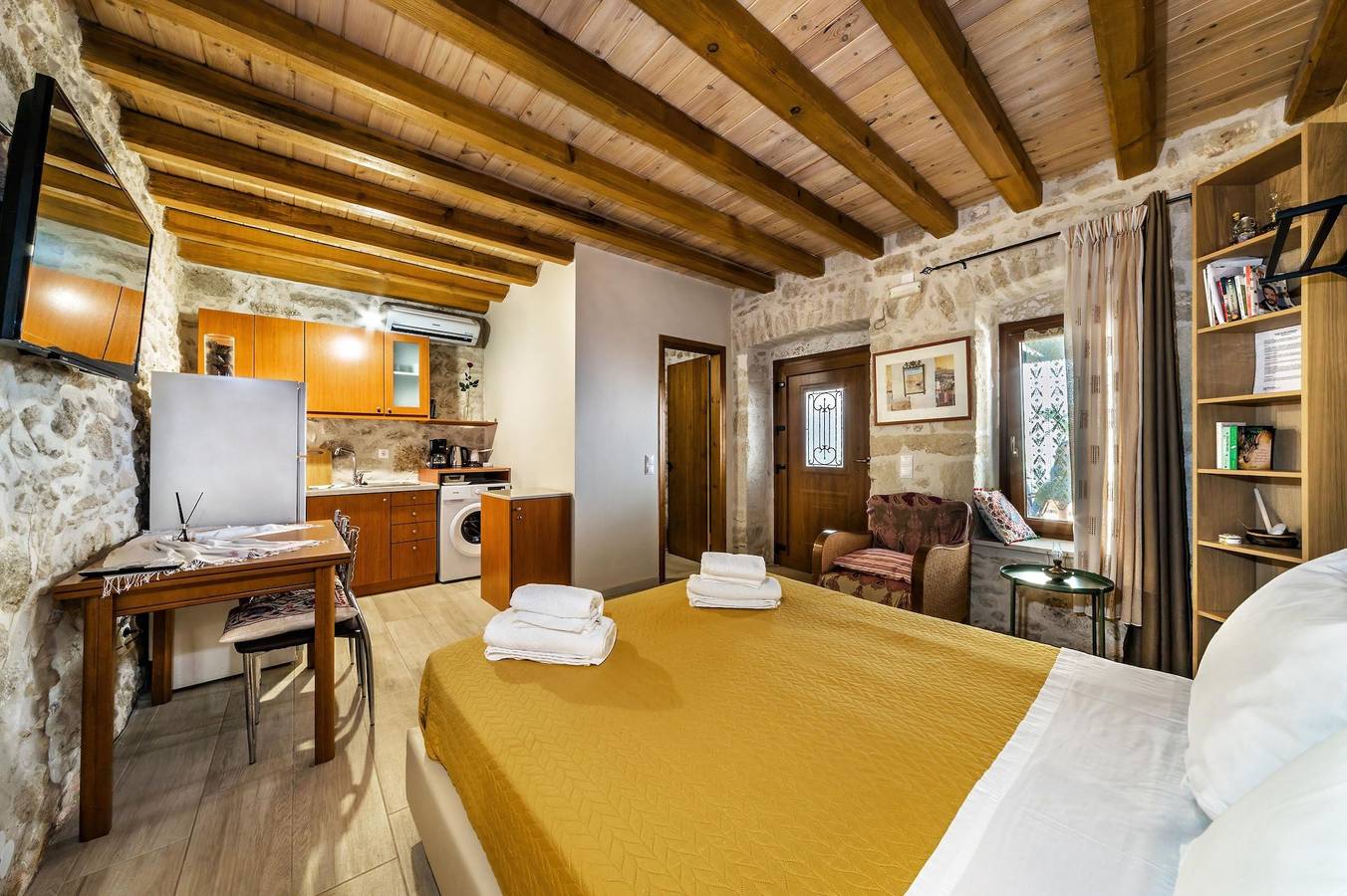 Ganze Wohnung, Ferienwohnung für 2 Personen mit Terrasse in Iraklio-Heraklion und Umgebung