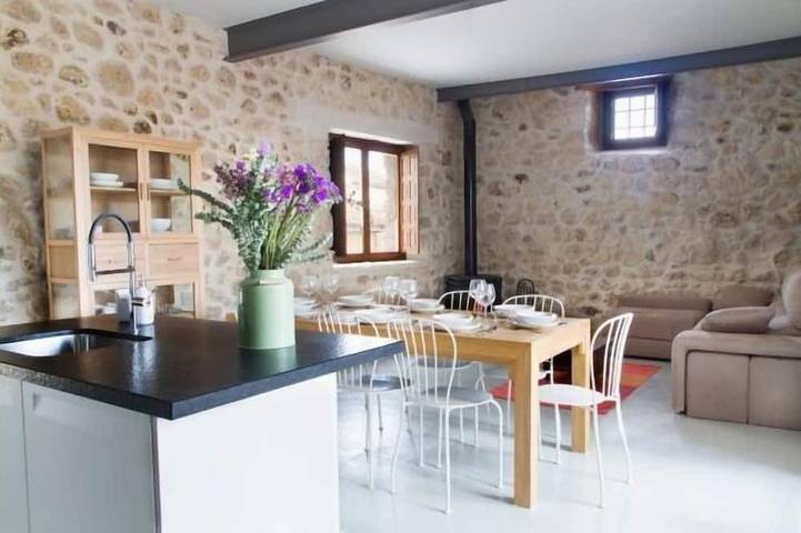 Gîte pour 10 personnes, avec terrasse ainsi que jardin et sauna - 1