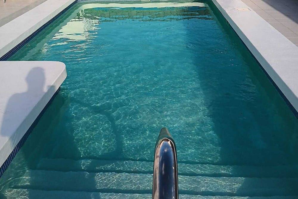 Casa Jaime es una villa de lujo de dos dormitorios y dos baños con una piscina muy privada. in Puerto del Carmen, Tías