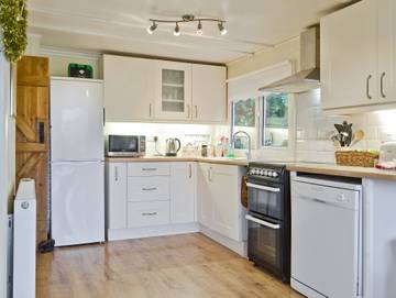 Log Cabin for 4 People in Shropshire, Midlands, Photo 3