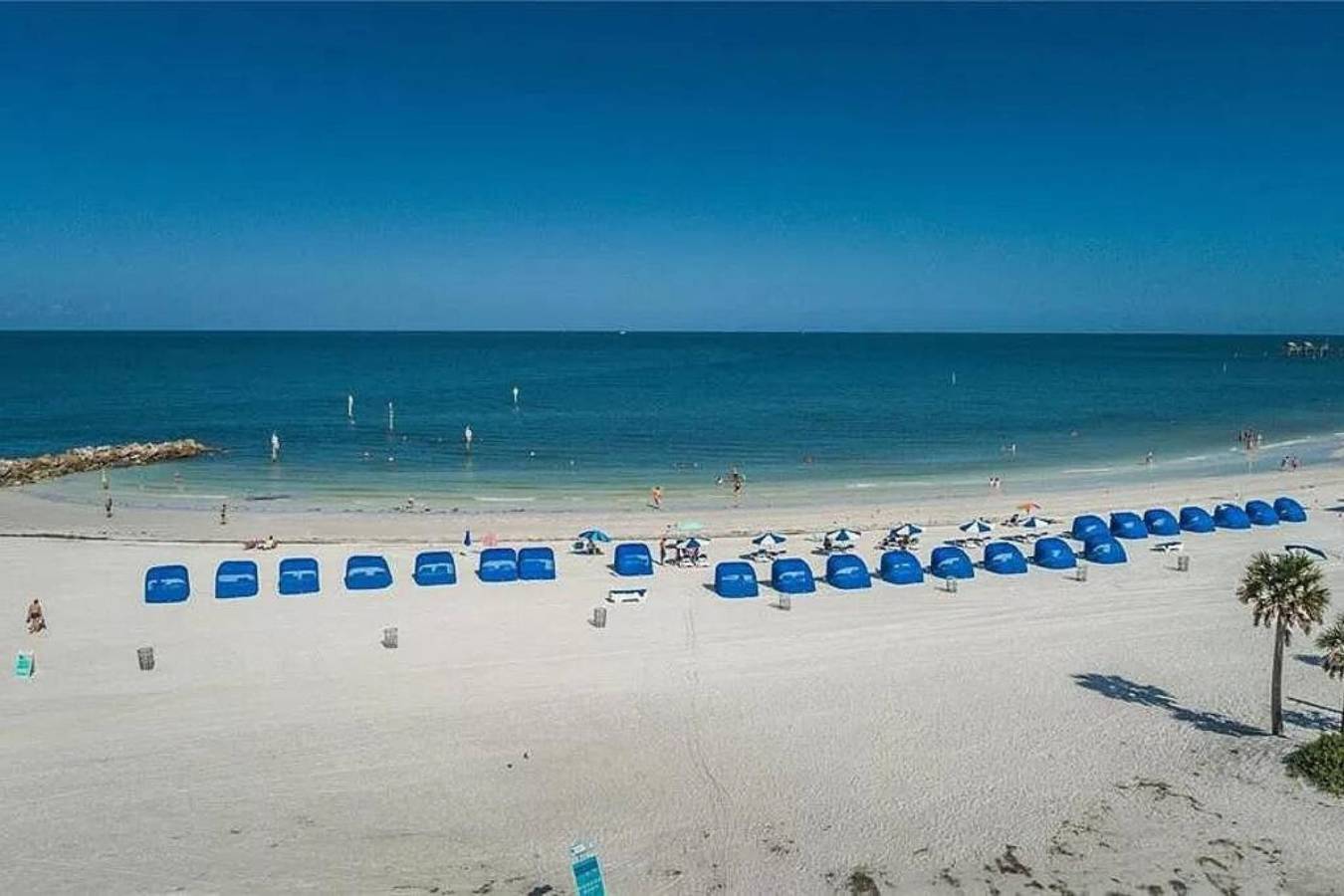Apartamento entero, The Seashell Suite w  Private Balcony Walk 2 Beach in Clearwater Beach, Clearwater