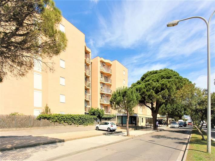 Appartement de vacances pour 4 personnes, avec jardin et piscine, animaux acceptés