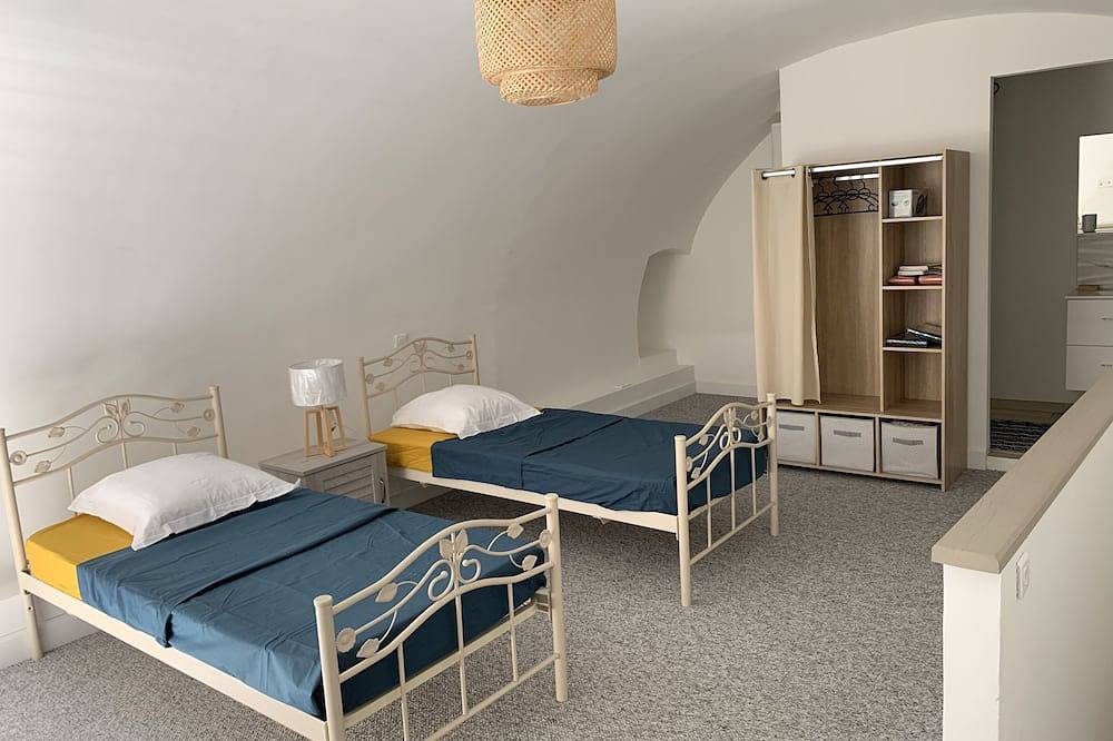 Appartement entier, Charmant F2 Duplex au coeur de la ville de Sartene in Sartène, Arrondissement de Sartène