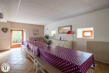 Gîte pour 14 Personnes dans Ceyssat, Région de Clermont-Ferrand, Photo 1