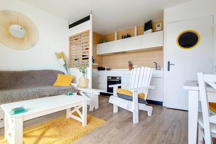 Gîte pour 2 personnes, avec vue ainsi que piscine et terrasse, animaux acceptés dans Office De Tourisme De Plougonvelin