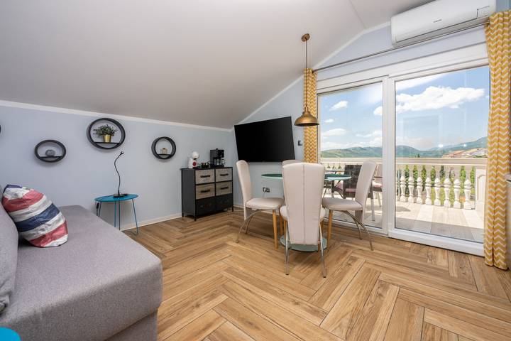 Ferienwohnung für 4 Personen, mit Balkon und Pool - 1