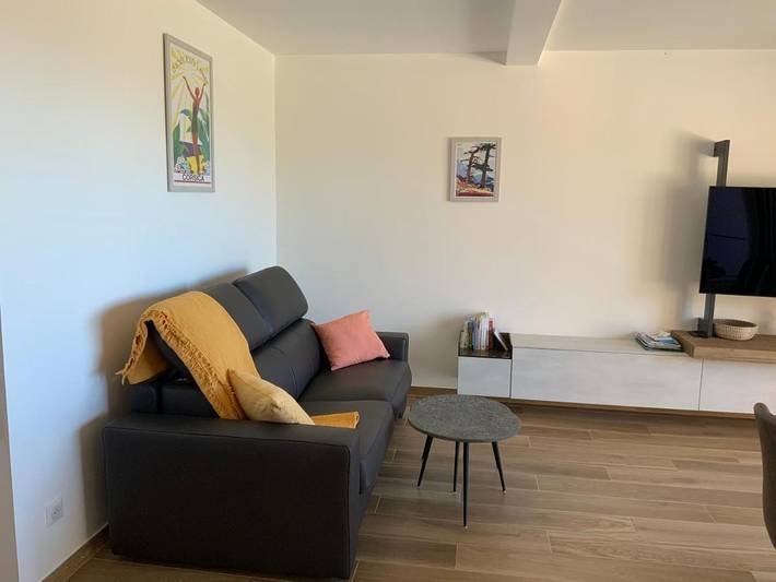 Gîte pour 5 personnes, avec terrasse et vue dans Plage Marinella - 4