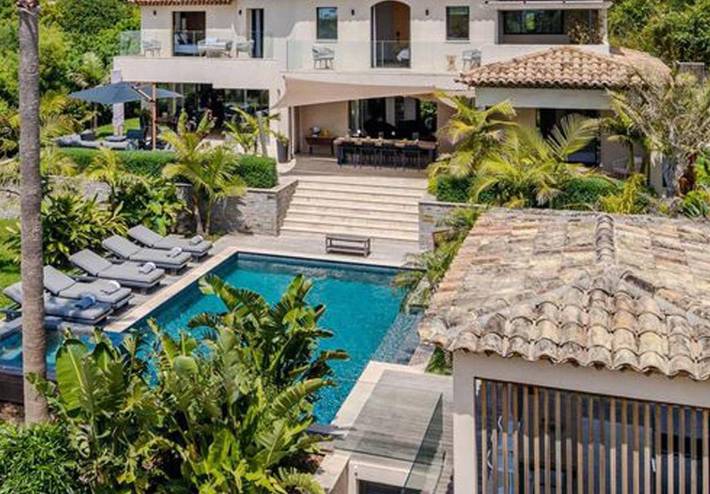 Appartement de vacances pour 13 personnes, avec sauna et jardin ainsi que jacuzzi et piscine, adapté aux familles