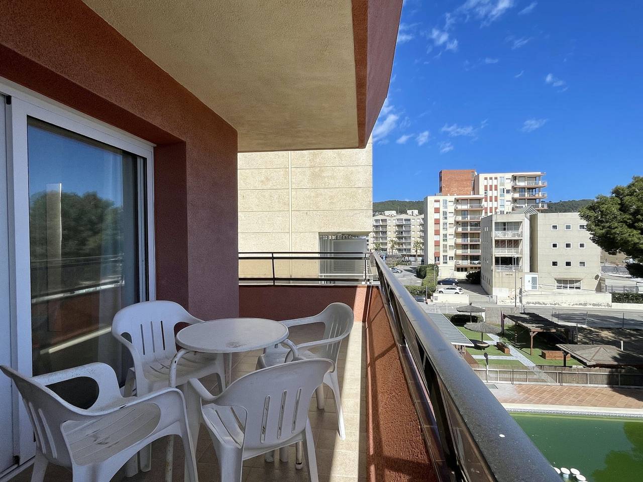 Apartamento entero, Apartamento en la playa de L'Estartit con piscina, 2 habitaciones para 5 personas in L' Estartit, Estartit